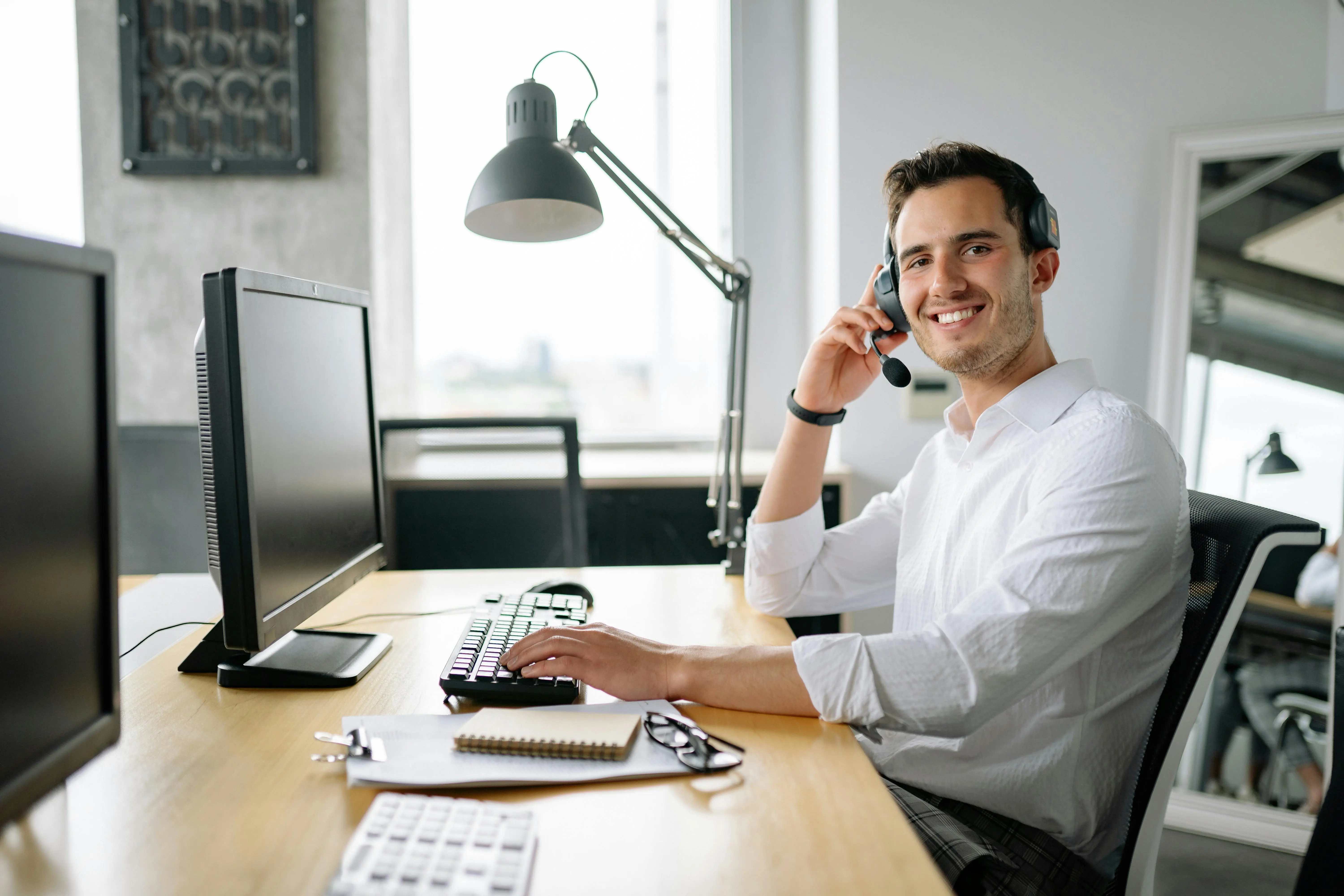مصرف شخصی هدست بلوتوثی برای تماس آنلاین و کار روزانه